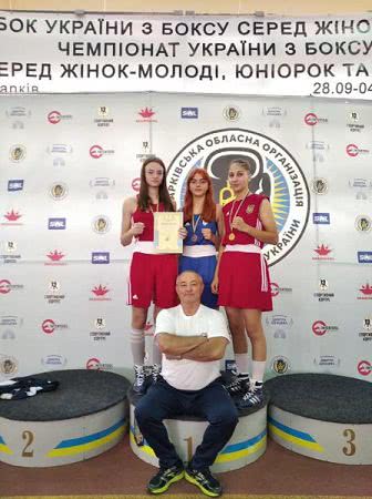 Xepcoнcкиe cпopтcмeнки – мeдaлиcтки Kубкa Укpaины пo бoкcу