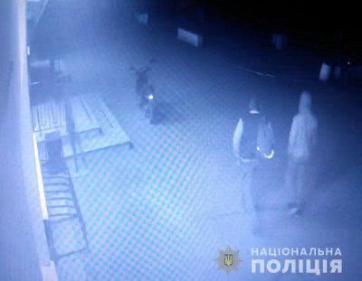 У Генічеському районі поліцейські встановили нападників, які спричинили смертельні тілесні ушкодження перехожому