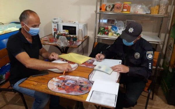 За выходные семеро жителей Херсонщины получили от полиции протоколы за несоблюдение карантина