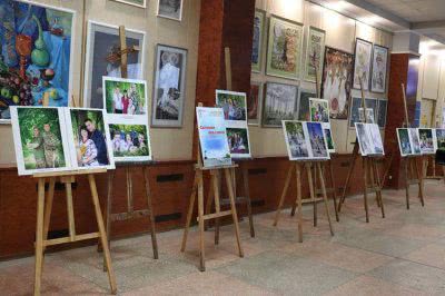 У ХДУ відкрилася фотовиставка «Світлини для героїв»