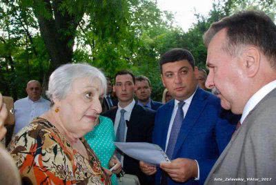 «Бабуся Гройсмана» іде в депутати