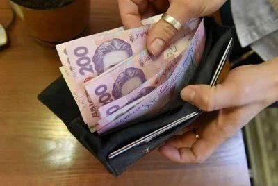 Каховські чиновники продовжують нараховувати собі чималі премії