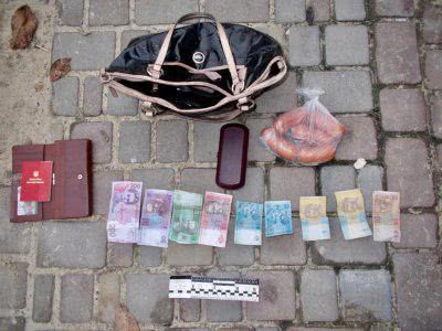 В Херсоні небайдужий громадянин допоміг поліцейським затримати підозрюваного у пограбуванні літньої жінки