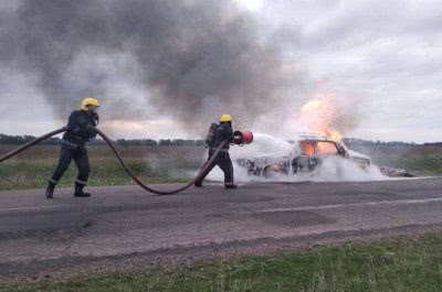 На дорозі біля села Роздольне горів автомобіль