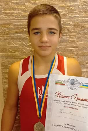 Юний новокаховчанин Ілля Тоган виборов срібло у всеукраїнському турнірі з боксу