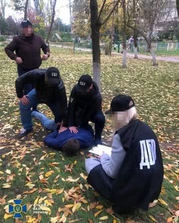 У Херсоні СБУ викрила слідчого поліції на хабарі за зняття арешту з квартири потерпілого