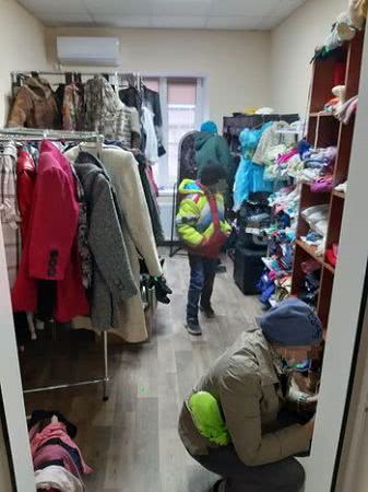 У Великих Копанях організували БлагоROOM та роздають безкоштовно речі