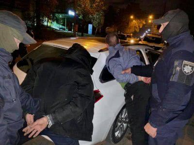На Херсонщині поліцейські затримали організовану злочинну групу, яка спеціалізувалася на крадіжках з магазинів