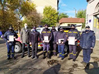 Рятувальники отримали нагрудні знаки «За відвагу в надзвичайній ситуації»
