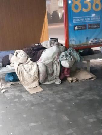Центральний автовокзал перетворився у місце проживання безхатьків