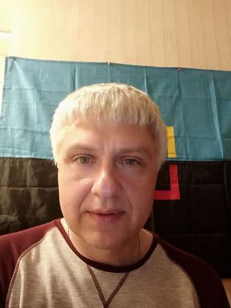 Про рух, що рекламує перезаснування держави, законів та роздає посвідчення депутатів