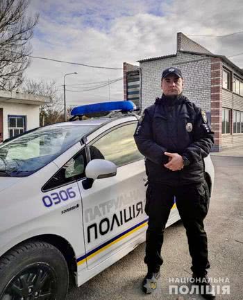У Бериславі капітан поліції до приїзду медиків врятував життя пенсіонерці, у якої стався інсульт