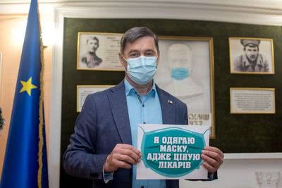 Директор Херсонського театру ім. Миколи Куліше пропонує підтримати лікарів