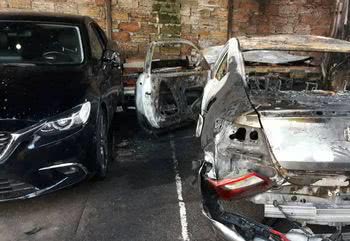 На Перекопській згоріло два авто