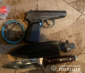 Херсонця, що зберігав вдома зброю та вибухівку, затримано