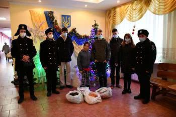 Курсанти ХДМА завітали до вихованців Олешківського дитячого будинку-інтернату