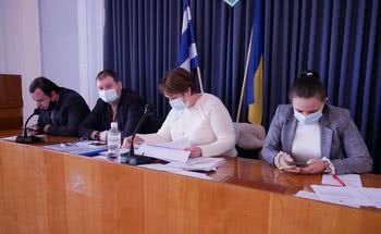 В Олешках десятки бюджетников не получают зарплату из-за задержки с передачей имущества