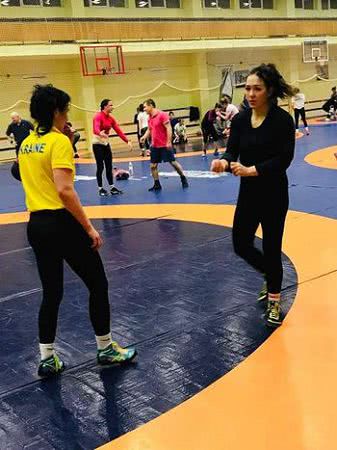 Херсонські спортсменки тренуються на спортивній базі у Конча-Заспі