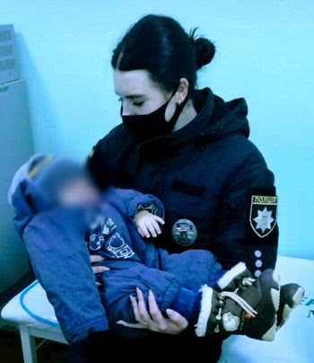 В Херсоні 10-річна дівчинка зателефонувала в поліцію, щоб допомогти хворій мамі