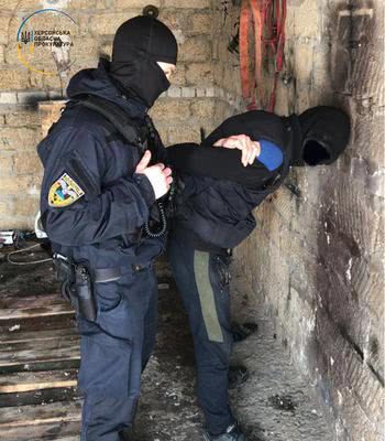 У Херсоні викрили нарколабораторію: трьом особам повідомлено про підозру