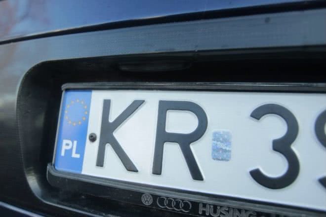 В Литве и Польше уже собираются очереди. Как растаможить авто по новым правилам: цены, сроки
