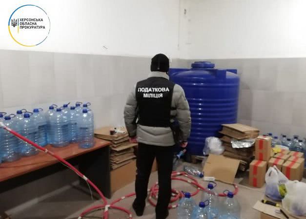 Его продавали в магазинах: в Херсоне разоблачили производство самодельного алкоголя