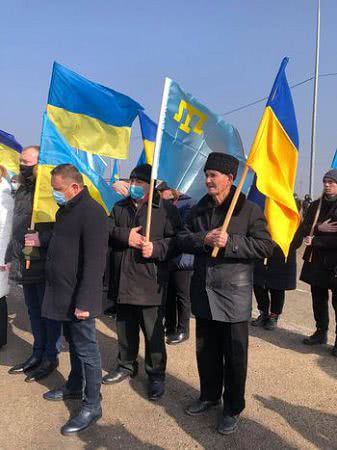 На Херсонщині у підтримку єдності України підняли кримськотатарський прапор