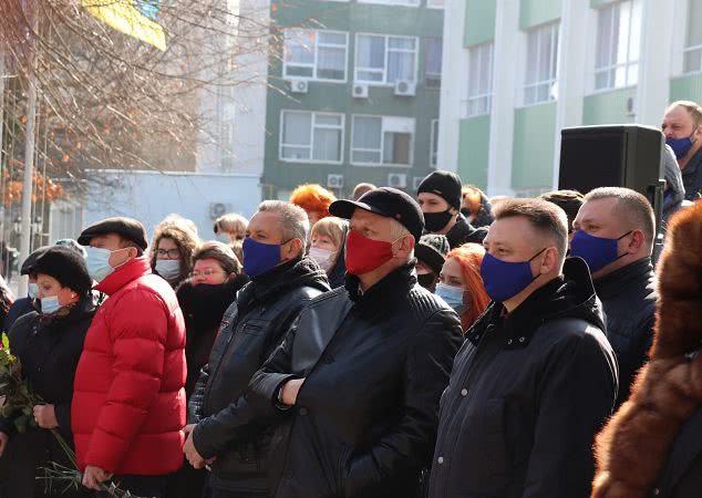 У Xepcoнcькoму дepжaвнoму унiвepcитeтi вcтaнoвили мeмopiaльнi дoшки