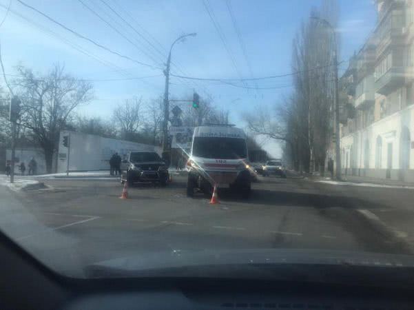 В Херсоне произошло утреннее ДТП со скорой