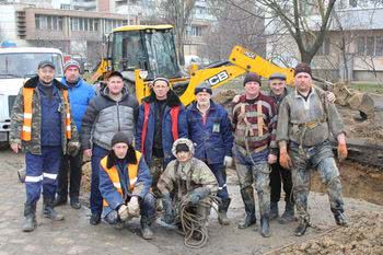 Один тиждень знадобився фахівцям Херсонського Водоканалу для заміни ділянки каналізаційного колектору довжиною 22 м на глибині 4м по вул.Чорноморській