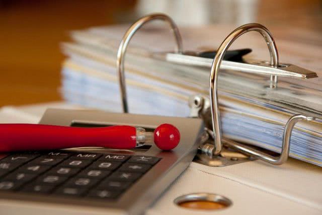 Подарок работодателям: в Украине могут отменить часть кадровой документации