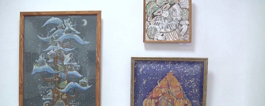 Натюрморти, пейзажі та абстракція: у Херсоні відкрилась експозиція "Різдвяний салон"
