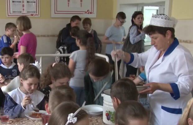 Какие продукты не купят дети в школьных столовых: что запрещено новым регламентом