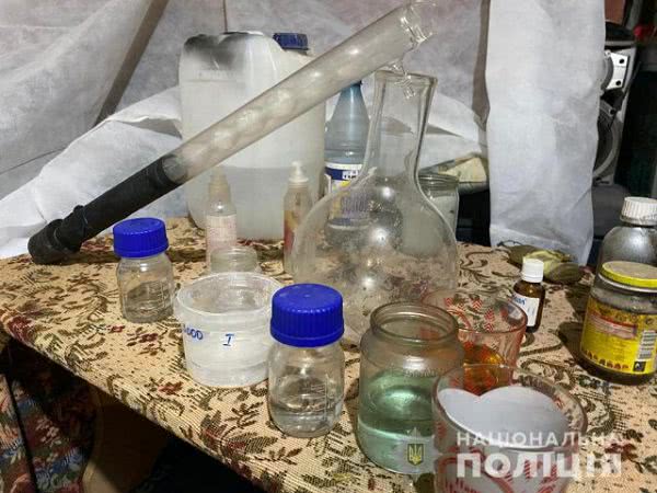 В Херсоне полицейские пресекли деятельность нарколаборатории и задержали организатора и двух участников преступной группы