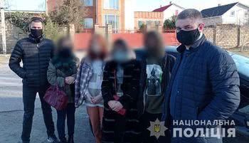 Чотирьох неповнолітніх, які втекли з притулку в Херсоні, ювенальні поліцейські розшукали у Каховці