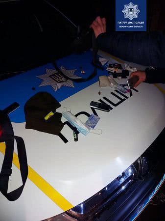 В Херсоне патрульные полицейские задержали уличных грабителей