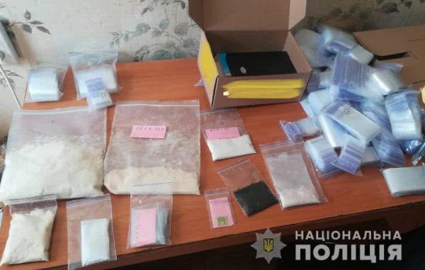 В Херсоне юный наркоторговец через почту «осчастливливал» жаждущих запретного зелья