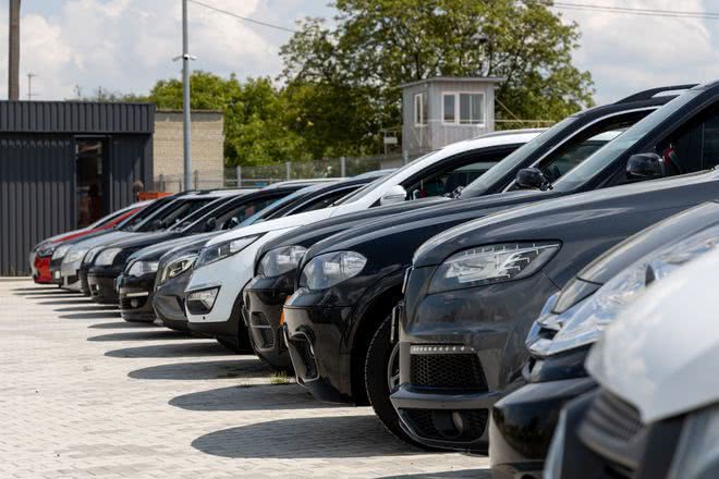 Растаможенные авто охватили большую часть рынка в Украине: самые популярные марки