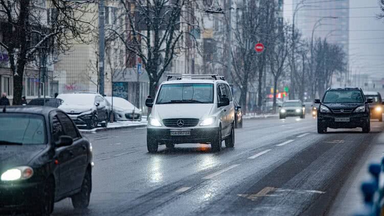В Украину ворвался холодный атмосферный фронт. Завтра снег с севера будет перемещаться на юг. Карта погоды