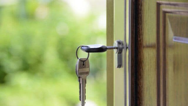 Будут ли забирать у украинцев квартиры за долги: ответ эксперта