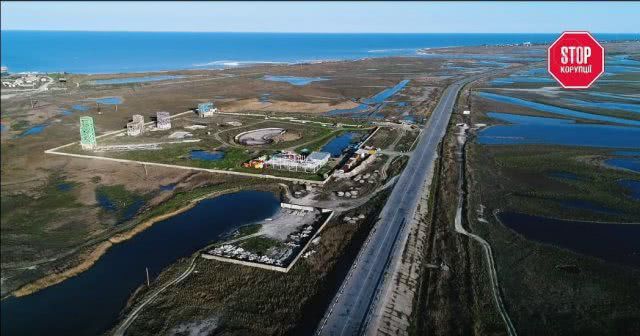 На Арабатской Стрелке киевские силовики ведут выемку земельной документации