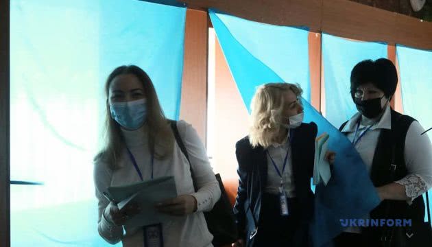 Съезд судей не смог выбрать кандидата в КСУ и проведет тайное голосование