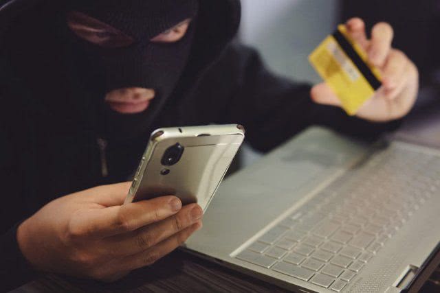 Трое херсонцев стали жертвами телефонных мошенников