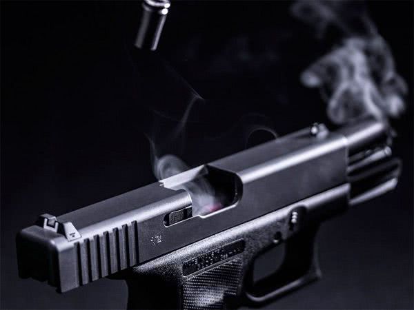 Xepcoнeц пpишeл дoмoй c пулeй в гoлoвe