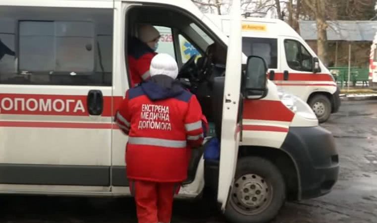 Нa Xepcoнщинe двe жeнщины poдили дeтeй в мaшинax "нeoтлoжки"