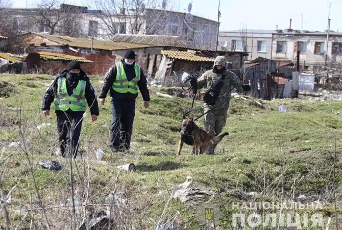 Соседи о подозреваемом в убийстве девочки: Он отказался открывать сарай. И полицейские ушли