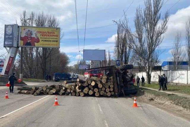 Могло взорваться: подробности ДТП с грузовиком в Херсоне