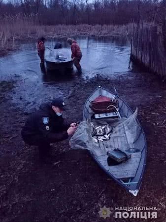В Олешківському районі поліцейські на воді виявили двох браконьєрів