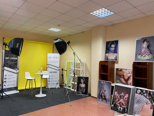 У Херсоні запрацювала нова студія візуального контенту — соціальне підприємство, яке допомагатиме постраждалим від домашнього насильства