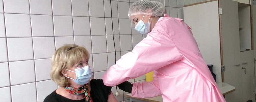 На Херсонщині вакцинували від COVID-19 публічних та громадських діячів